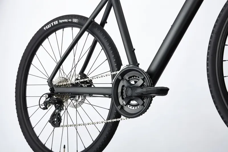 Cannondale Bad Boy 3 Hybrid City Bike in Black-2