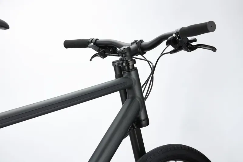 Cannondale Bad Boy 3 Hybrid City Bike in Black-4