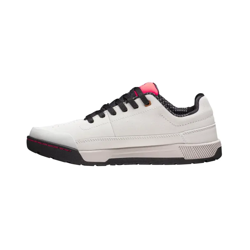 Leatt 2.0 Flat Shoes in Cream White-3