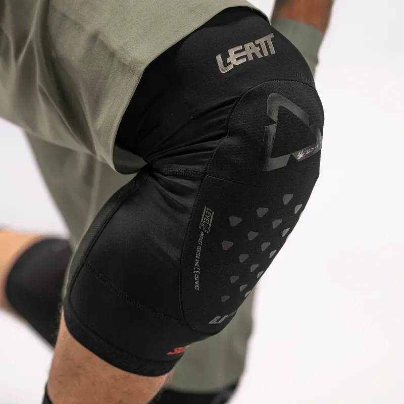 Leatt 6.0 Evo Lite Knee Guard in Black-4