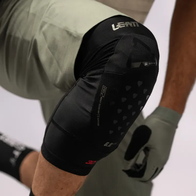 Leatt 6.0 Evo Lite Knee Guard in Black-5