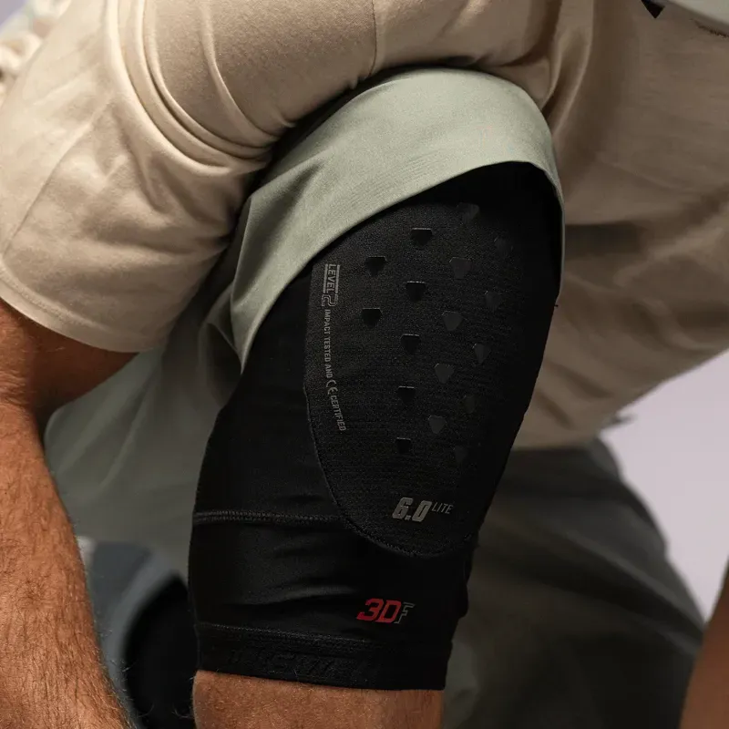 Leatt 6.0 Evo Lite Knee Guard in Black-7
