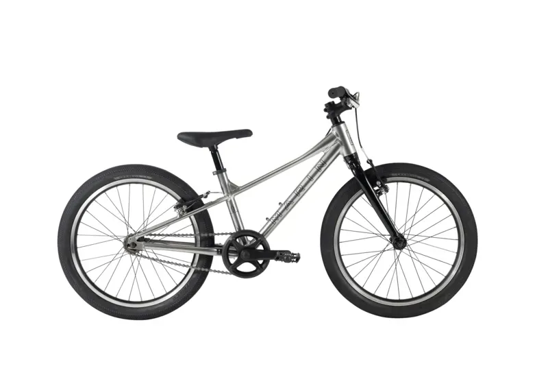 Marin Coast Trail 20 1 in Silver/Black