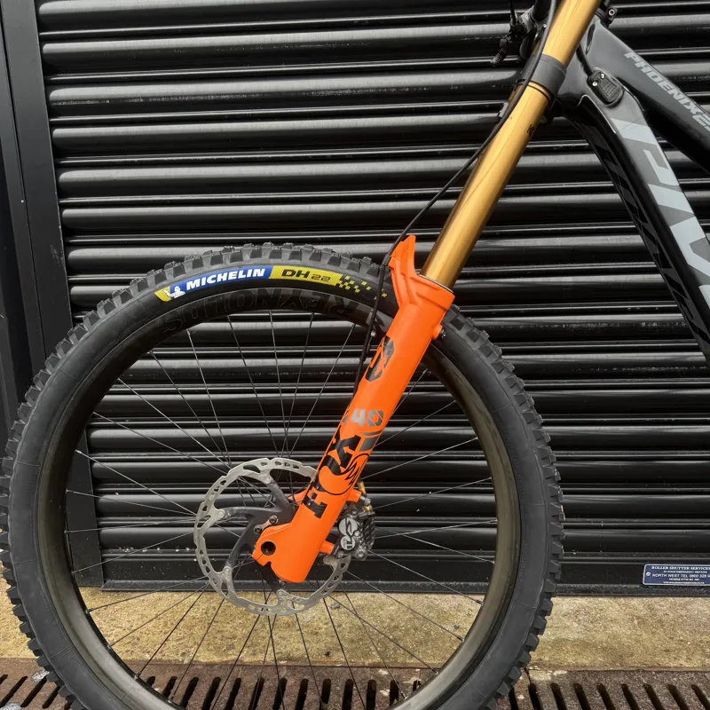 Pivot Cycles 2023 Phoenix 29 Ex-Team Bike Pro Saint / Carbon Wheels-1