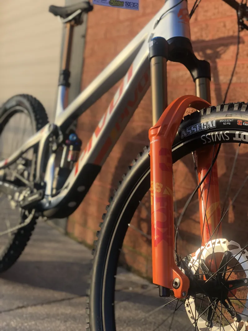 Pivot Cycles Firebird 29 Pro XT XTR Air Silver Sunset-2