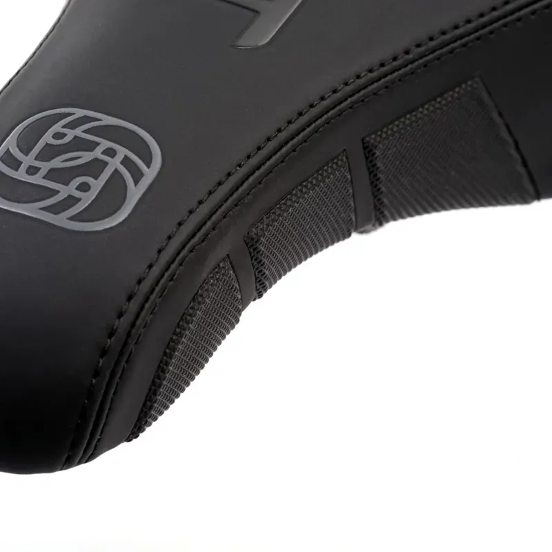 Gusset S2 DJ Saddle Black-3