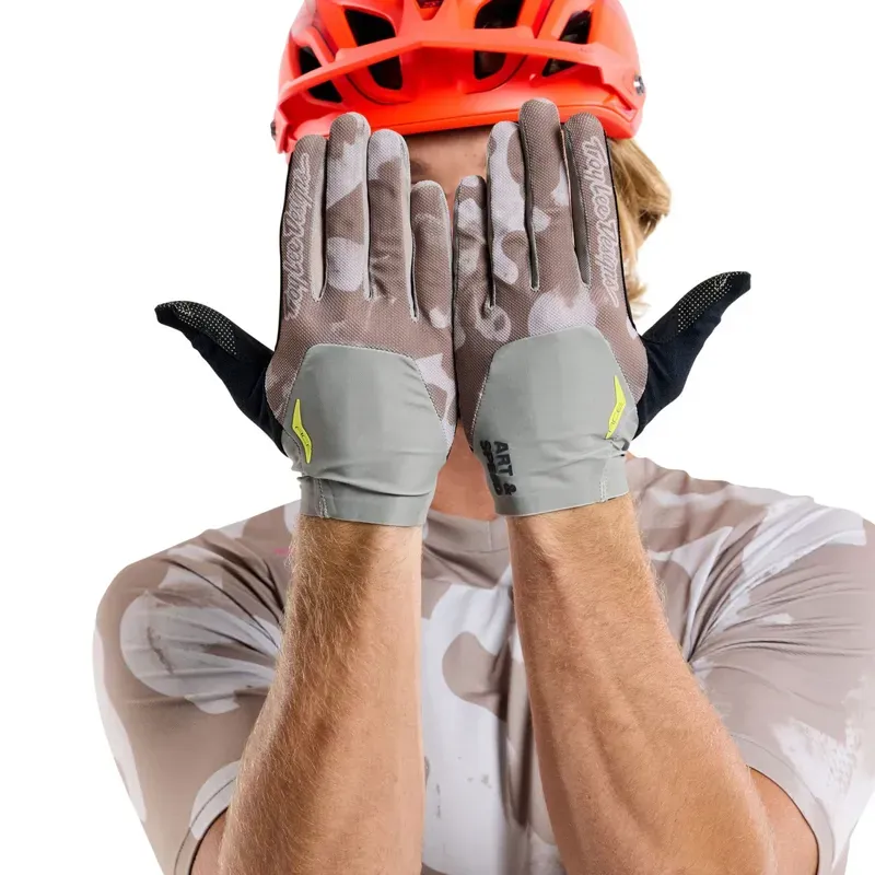 Troy Lee Designs Ace Gloves in Scrubland Timber-2