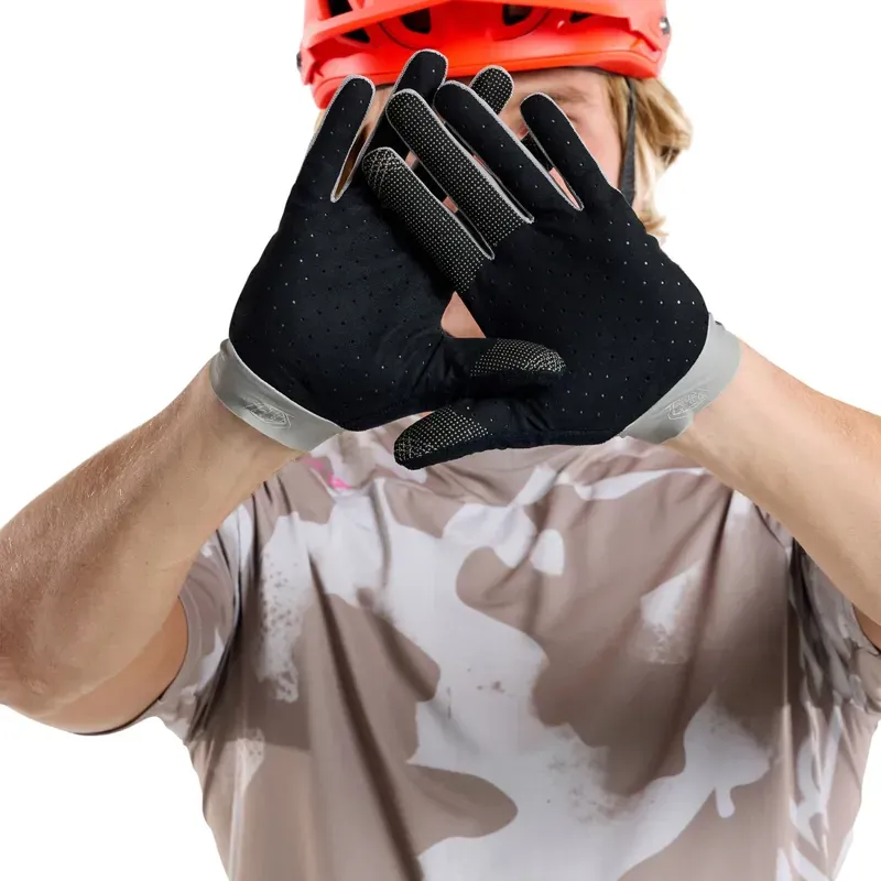 Troy Lee Designs Ace Gloves in Scrubland Timber-3